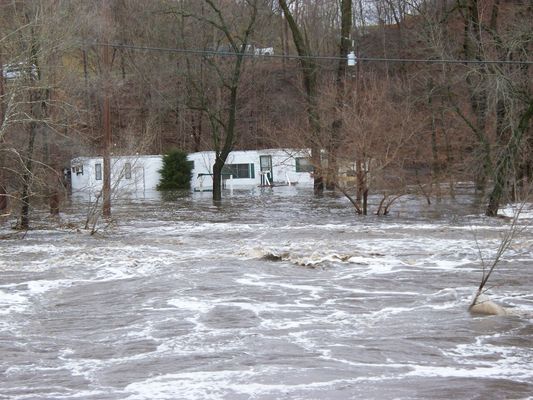 Hochwasser
Das erste mal hatten wir Hochwasser am See
