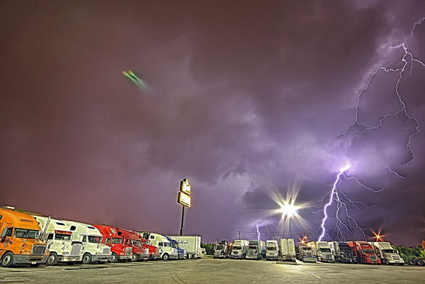 Truckstop im Gewitter
