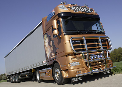 Aussie-Star
Ein Showtruck mit australischen SchÃ¶nheiten schmÃ¼ckte den TRUCKER-Stand am Ring.
