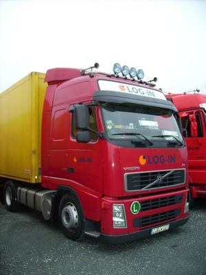 ein Volvo unter vielen Unimog's
