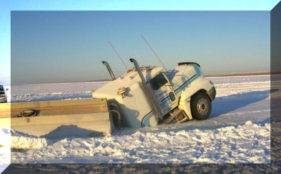 Ice road trucking in Northwest-Terretories
Der Alptraum eines jeden Ice Truckers
