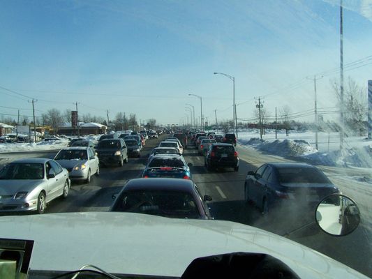 Samstag vormittag vor dem 3.Advent in Montreal
So sieht es eigentlich immer in Montreal aus, zu jeder Tageszeit. In der Nacht geht es ganz gut durch.
