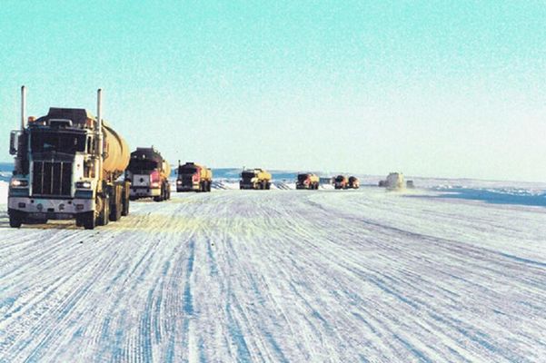 Ice road trucking in Nothwest- Terretories
Meist wird im Convoy gefahren, mit entsprechendem Sicherheitsabstand
