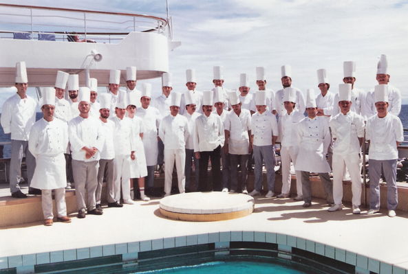 On Board Royal Viking Sea 1988
Oberste Reihe Sechster von Rechts das bin ich
