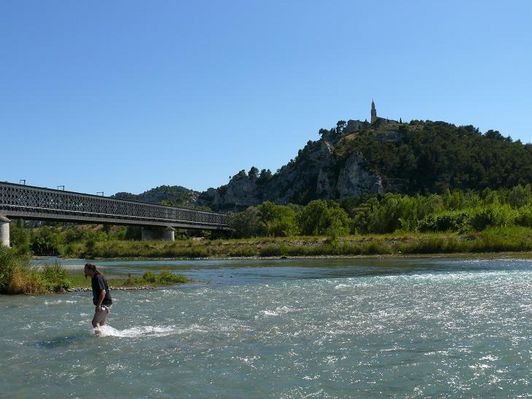 Spaziergang in Frankreich
mit Kollegen in der 24h Pause Umgebung in Frankreich erkundet

hier ueberqueren wir gerade einen Fluss
der Witz bei der Sache - als wir durch waren fanden wir ein Schild auf dem stand

VORSICHT NICHT BETRETTEN
AUSLAUF DES STAUBECKENS
PLOETZLICHE STROEMUNGEN ZU ERWARTEN!!
