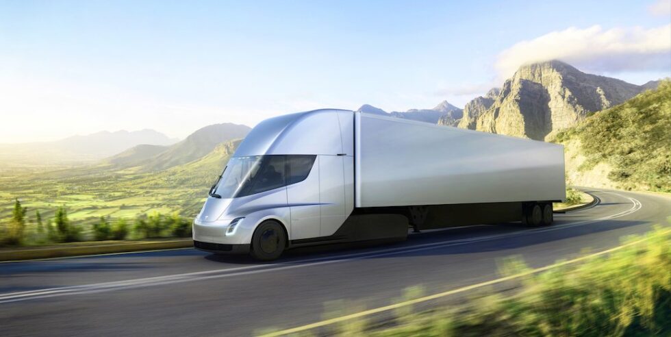 Elektro LKW Von Tesla F hrt 800 Kilometer Mit Einer Akkuladung 